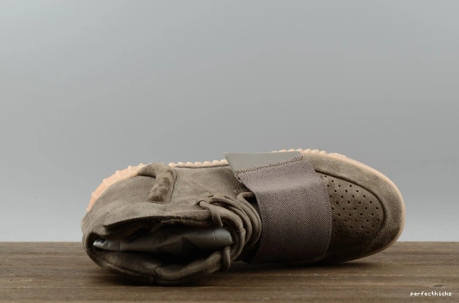 750 Yeezy adidas Brown BY2456 Boost Light 0722